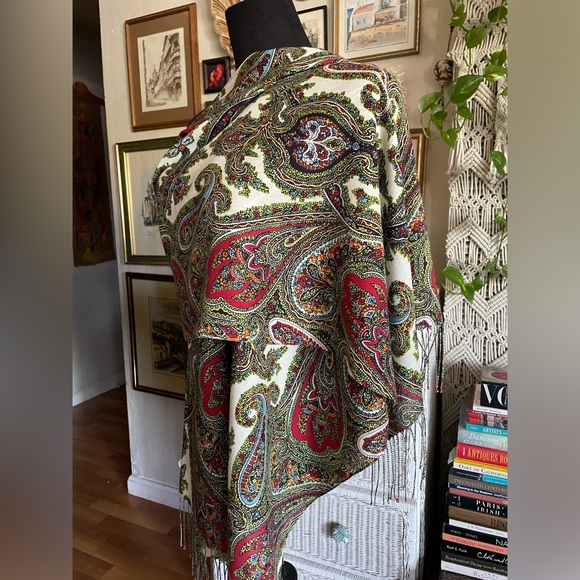 Thin wool paisley wrap - Picture 3 of 11